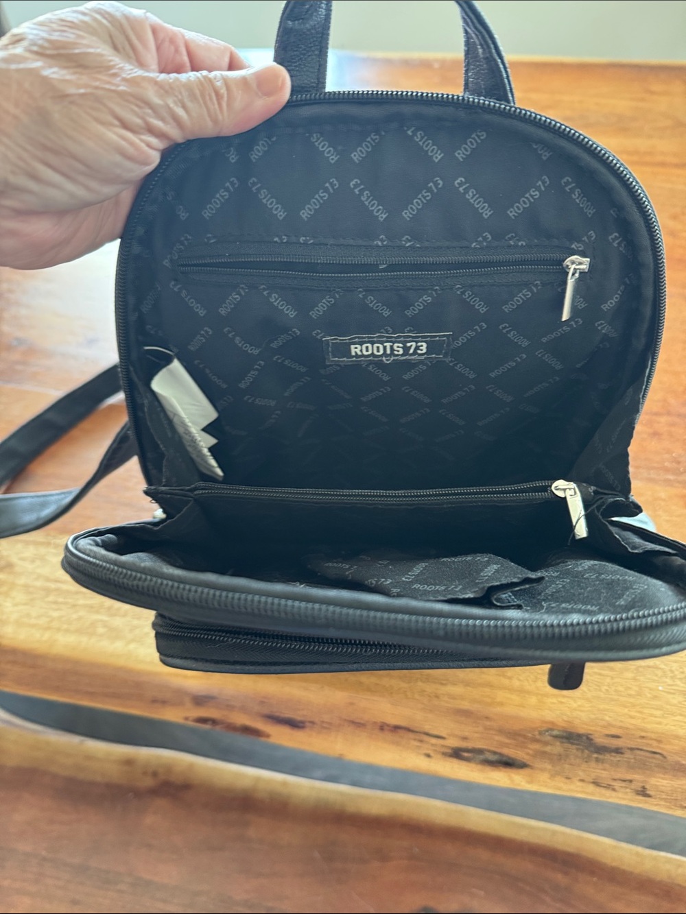 ROOTS -
Compact Everyday Backpack - Unbranded - Picture 3 of 6